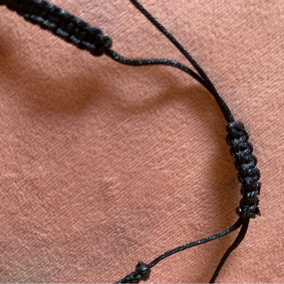 Simple multicolore bracelet with skull and black cord. - Picture 4 of 8